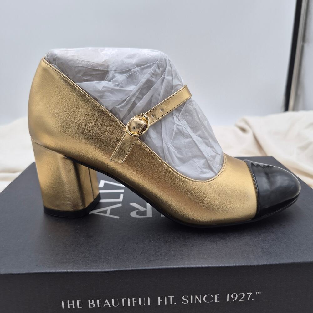 New Naturalizer Lovable cap-toe Mary Jane pumps gold-tone leather sz 5.5